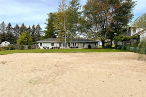 HOT TUB - Grand Haven/Spring Lake Waterfront Home